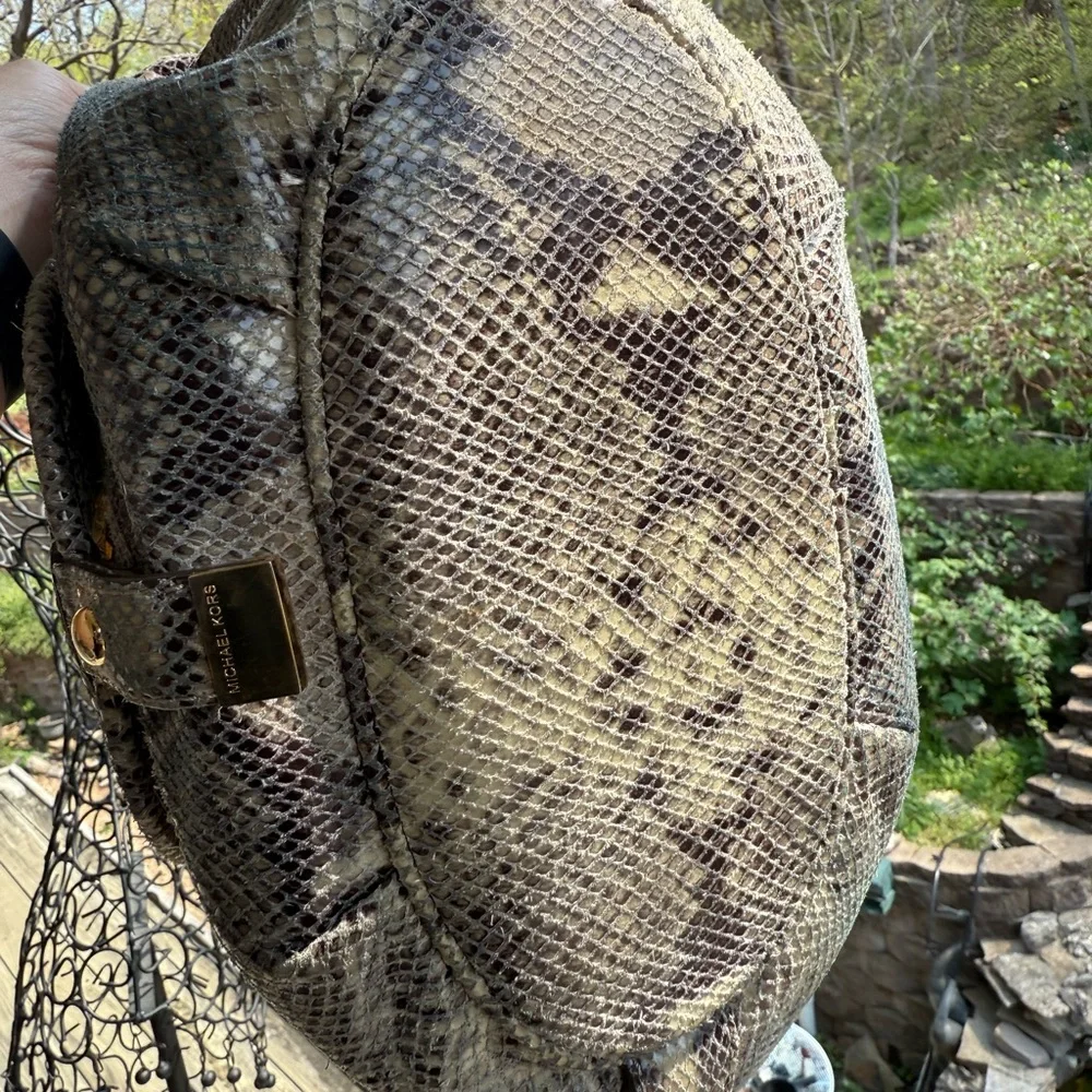 MICHAEL KORS Snakeskin Shoulder Bag with Gold MK Logo - Picture 7 of 8